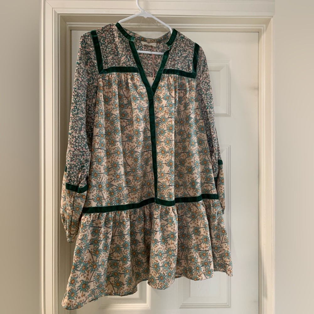 Entro Vivienne dress, NWT. Floral with velvet detail, nude lining underneath